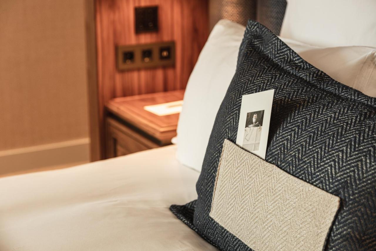 Hotel 717 Амстердам Екстериор снимка A pillow menu