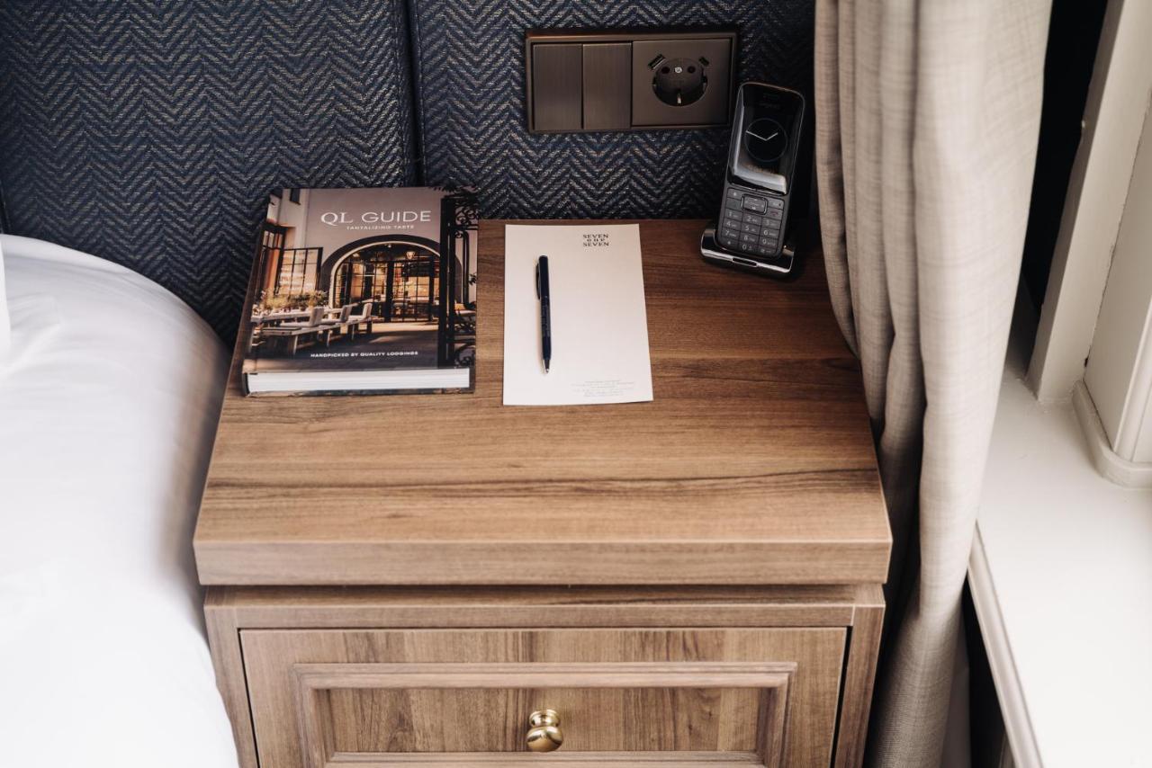 Hotel 717 Амстердам Екстериор снимка A bedside table