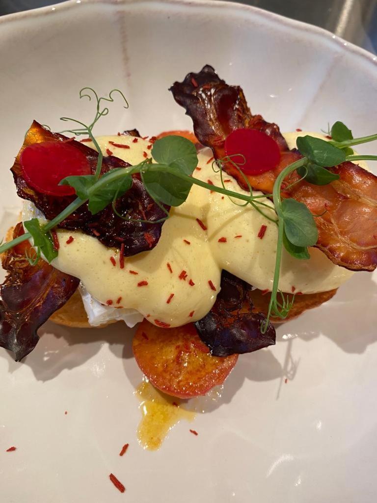 Hotel 717 Амстердам Екстериор снимка Aubergine and tomato salad